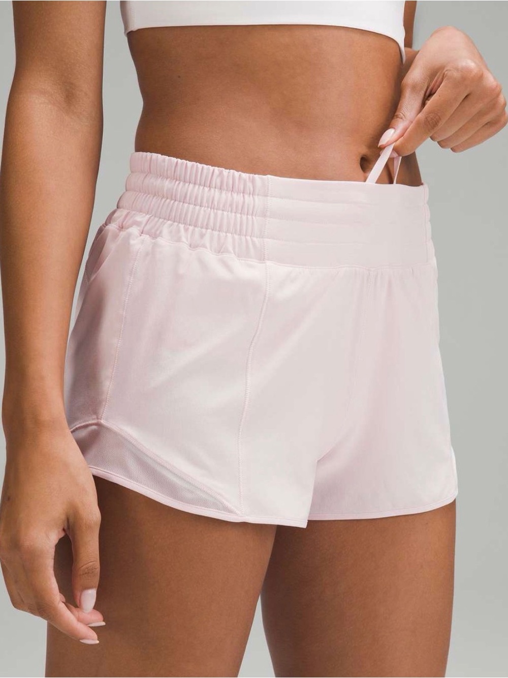 LULULEMON Hotty Hot HR Short 2.5"
*Lined FUSP 8
Flush Pink